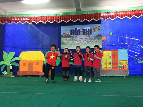 Trường mầm non Long Biên tưng bừng tổ chức hội thi: Bé với VMĐT và ATGT”