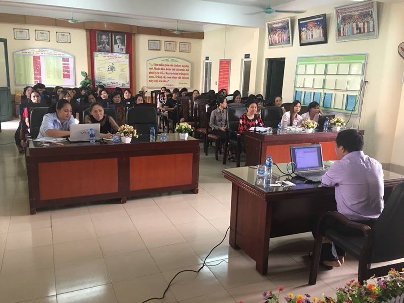 Trường Mầm non Long Biên tổ chức tập huấn công nghệ thông tin cho giáo viên, nhân viên trong trường