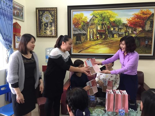 Trường mầm non Long Biên tổ chức gặp mặt chúc mừng các gia đình có thân nhân là bộ đội nhân ngày 22/12