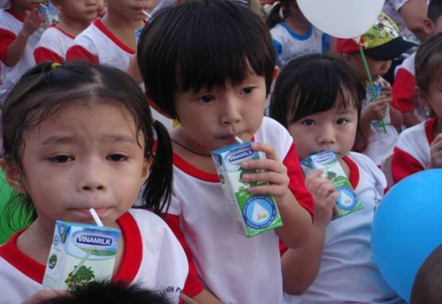 Sữa học đường - giải pháp tối ưu cho câu chuyện người Việt lùn?