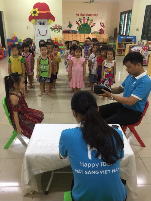 Trường mầm non Long Biên phối kết hợp với bệnh viện mắt Việt Nhật để triển khai dự án “Mắt sáng Việt Nam” tại trường học