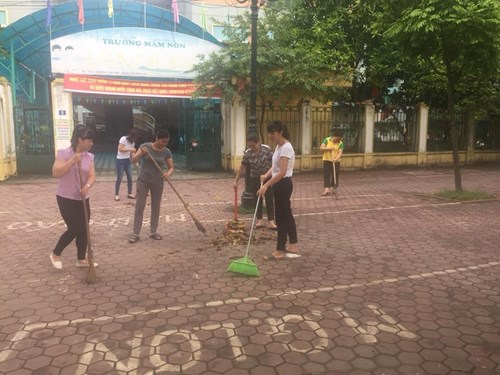 Thực hiện chủ đề năm 2018 của quận Long Biên “Vì một Long Biên Xanh, sạch, Đẹp”, hướng tới kỷ niệm 15 năm thành lập quận Long Biên