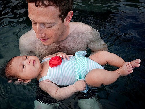 Cho con học bơi từ 2 tháng tuổi như ông chủ Facebook mang lại những lợi ích gì?