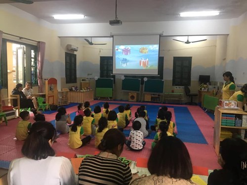 Trường mầm non Long Biên tổ chức sinh hoạt chuyên đề tại lớp mẫu giáo lớn A3