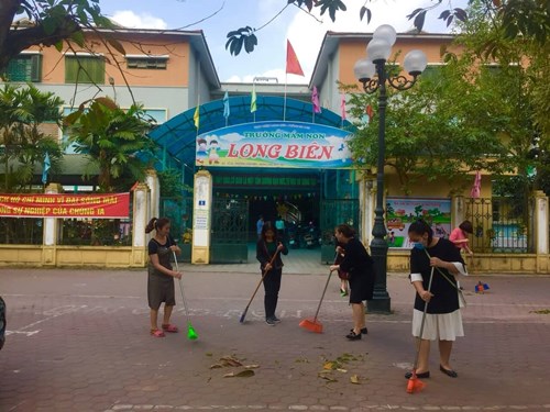 Trường mầm non Long Biên ra quân tổng vệ sinh môi trường, phòng chống dịch bệnh
