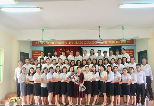      Công đoàn trường MN Long Biên tổ chức Lễ mít tinh kỷ niệm 90 năm ngày thành lập Hội LHPN Việt Nam (20/10/1930 - 20/10/2020) và ngày phụ nữ Việt Nam 20/10