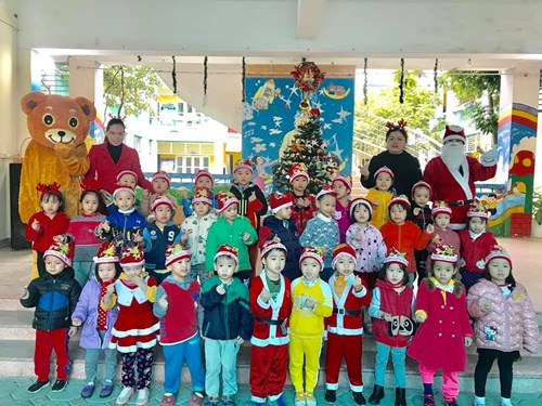 Merry Christmas 2020 của các bé lớp B3 trường mầm non Long Biên