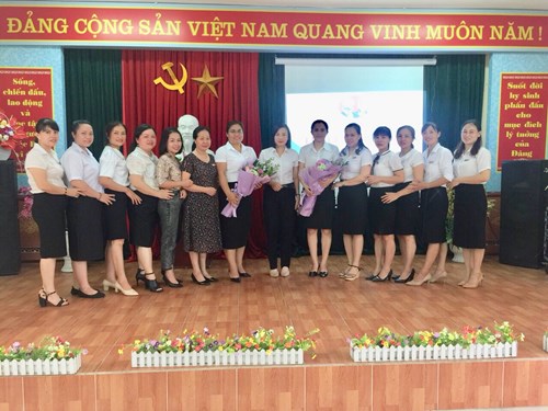 Chi bộ trường mầm non Long Biên tổ chức Lễ kết nạp Đảng viên mới