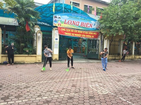 Trường mầm non Long Biên hưởng ứng chiến dịch ra quân tổng vệ sinh phòng chống dịch bệnh trên địa bàn phường Long Biên 