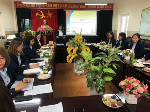 Chi bộ trường MN Long Biên A tổ chức họp kiểm điểm, đánh giá, xếp loại Chi bộ và Đảng viên.