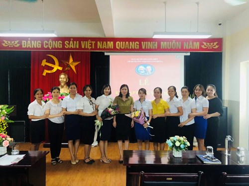 Chi bộ trường mầm non Long Biên A tổ chức  Lễ kết nạp Đảng viên mới 