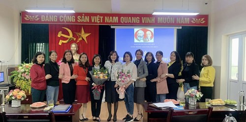 Chi bộ trường MN Long Biên A tổ chức Lễ chuyển đảng chính thức cho Đảng viên dự bị Ngô Kim Anh và Nguyễn Thị Thanh Thúy