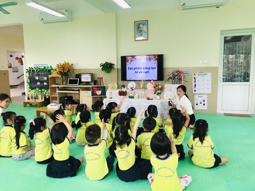 Cô giáo Nguyễn Thị Hương và Nguyễn Thị Loan tham gia hội thi giáo viên dạy giỏi cấp quận năm học 2020 - 2021