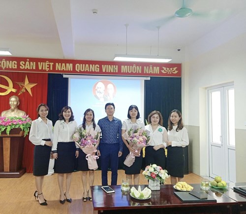 Chi bộ trường MN Long Biên A tổ chức Lễ kết nạp Đảng viên mới 