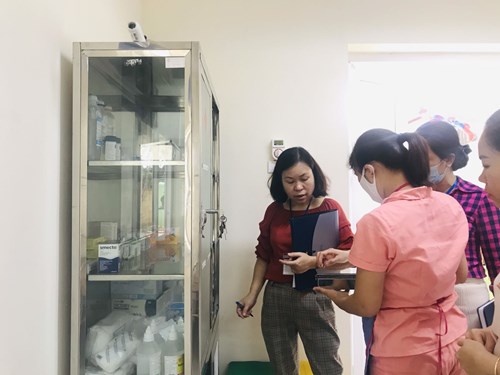 Trường MN Long Biên A đón đoàn kiểm tra y tế trường học năm học 2020 - 2021