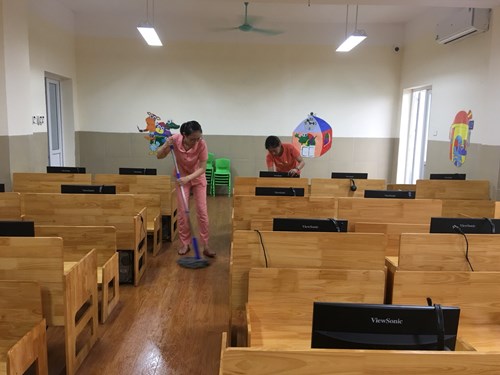  Sáng ngày 23/5/2020 Trường MN Long Biên A tiếp tục duy trì thực hiện công tác tổng vệ sinh môi trường nhằm phòng chống dịch bệnh cho trẻ.
