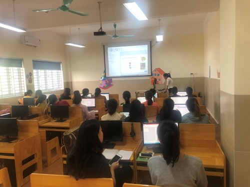 Trường MN Long Biên A tổ chức tập huấn CNTT cho đội ngũ giáo viên