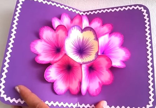 Hướng dẫn bé làm hoa 3D