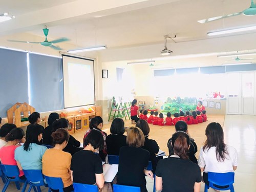 Trường mầm non Ngọc Thụy tổ chức kiến tập các chuyên đề.