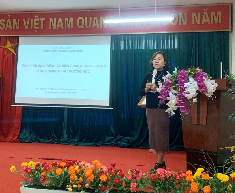 Trường Mầm non Ngọc Thụy phối hợp trung tâm y tế Quận Long Biên tổ chức tập huấn công tác phòng chống dịch bệnh nCovid-19