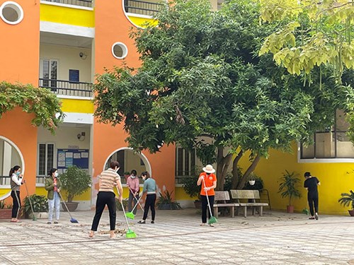 Trường Mầm non Phúc Đồng thực hiện công tác tổng vệ sinh  các phòng chức năng.