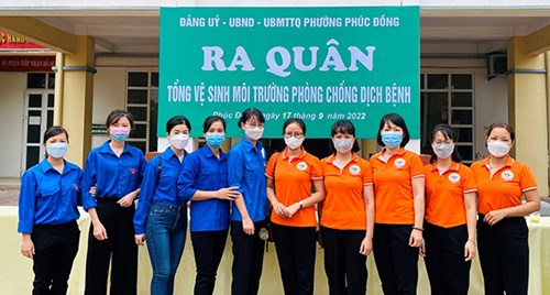 CBGVNV Trường mầm non Phúc Đồng tích cực tham gia chiến dịch ra quân tổng vệ sinh phòng chống dịch sốt xuất huyết trên địa bàn phường Phúc Đồng ngày 17/9/2022