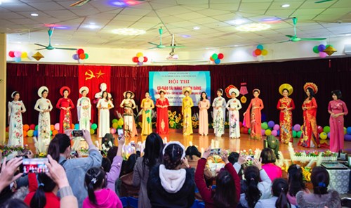 Cô giáo Hoàng Thanh Hằng trường MN Phúc Đồng tham gia Hội thi “Giáo viên tài năng duyên dáng” cấp Cụm, năm học 2020 - 2021
