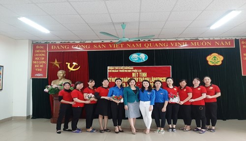Chi đoàn trường Mầm non Phúc Lợi kỷ niệm 90 năm ngày thành lập Đoàn TNCS Hồ Chí Minh.
