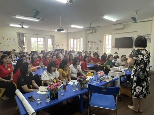 Trường MN Sơn Ca tổ chức lớp tập huấn về ứng dụng Steam cho CBGV