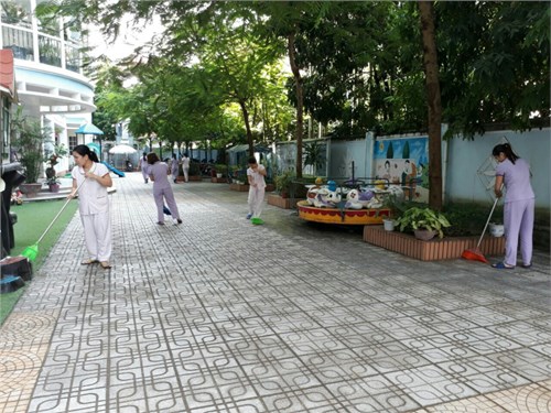 Ngày 26 tháng 8 năm 2018 Trường mầm non Sơn Ca tổng vệ sinh toàn trường phòng chống bệnh sốt xuất huyết.