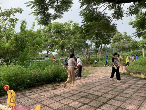 Trường mầm non Tân Mai phối hợp cùng nhân dân tổ dân phố số 2 phát động đợt tổng vệ sinh tại công viên Mai Phúc