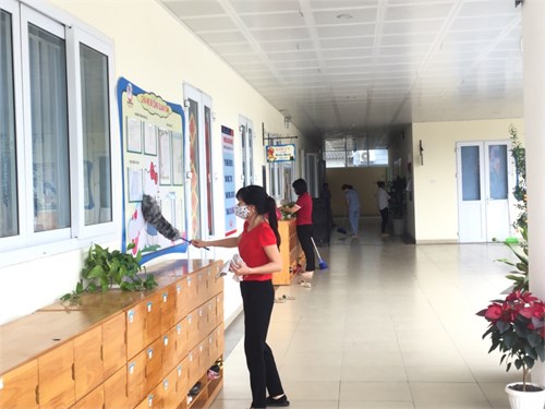 Trường mầm non Tân Mai tổ chức  tổng vệ sinh môi trường phòng chống dịch bệnh