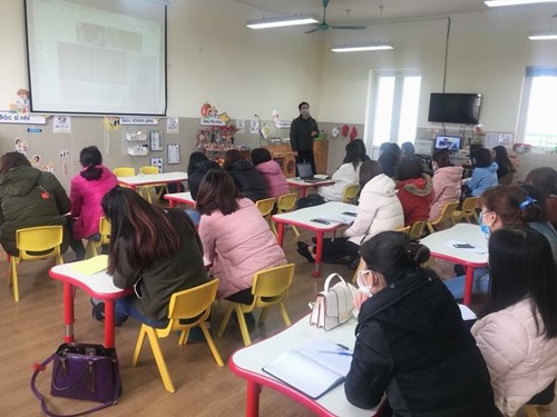 Trường MN Thạch Bàn tăng cường bồi dưỡng chuyên môn cho giáo viên ngay từ những ngày đầu tạm nghỉ tránh dịch Covid- 19