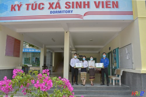 Thành đoàn Hà Nội hỗ trợ sinh viên Lào vượt qua đại dịch Covid 19