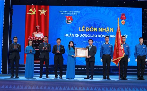 Đoàn Thanh niên thành phố Hà Nội đón nhận Huân chương lao động hạng Nhất