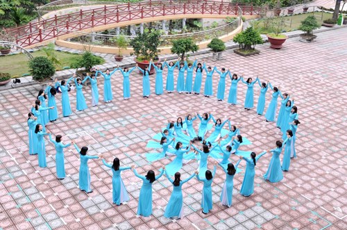 Đội ngũ Cán bộ - GIáo viên - Nhân viên trường MN Thạch Bàn năm học 2021-2022