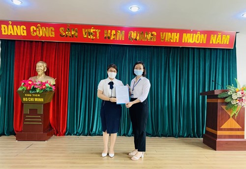 Hội nghị công bố quyết định bổ nhiệm lại chức danh Phó hiệu trưởng cho đ/c Nguyễn Thúy Hạnh