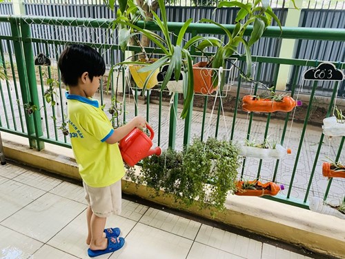 Các bé lớp mẫu giáo lớn A3 hoạt động tổng vệ sinh môi trường lớp học- Vì môi trường Xanh - Sạch - Đẹp - Văn minh
