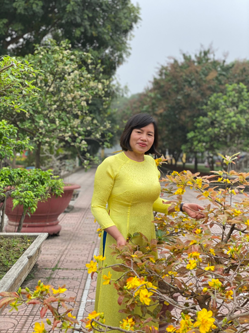 TẤM GƯƠNG ĐIỂN HÌNH “NGƯỜI TỐT VIỆC TỐT”  Cô giáo Lê Thị Bích Huyền - Phó hiệu trưởng - Trường mầm non Thạch Bàn