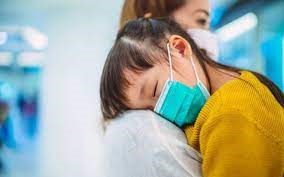 Trẻ từng là F0, bỗng dưng sốt - Dấu hiệu mắc bệnh nguy hiểm hậu COVID-19