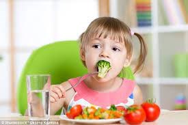 Cách để bé thích ăn rau xanh