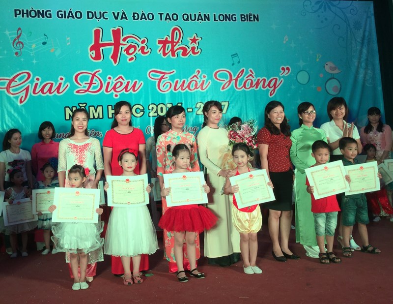 Các bé trường mầm non Thạch Bàn đạt giải Nhất hội thi “ Giai điệu tuổi hồng”  cấp Quận
Năm học 2016 -2017
