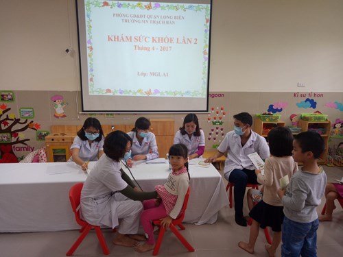 Trường mầm non Thạch Bàn tổ chức khám sức khẻo lần 2 cho các bé