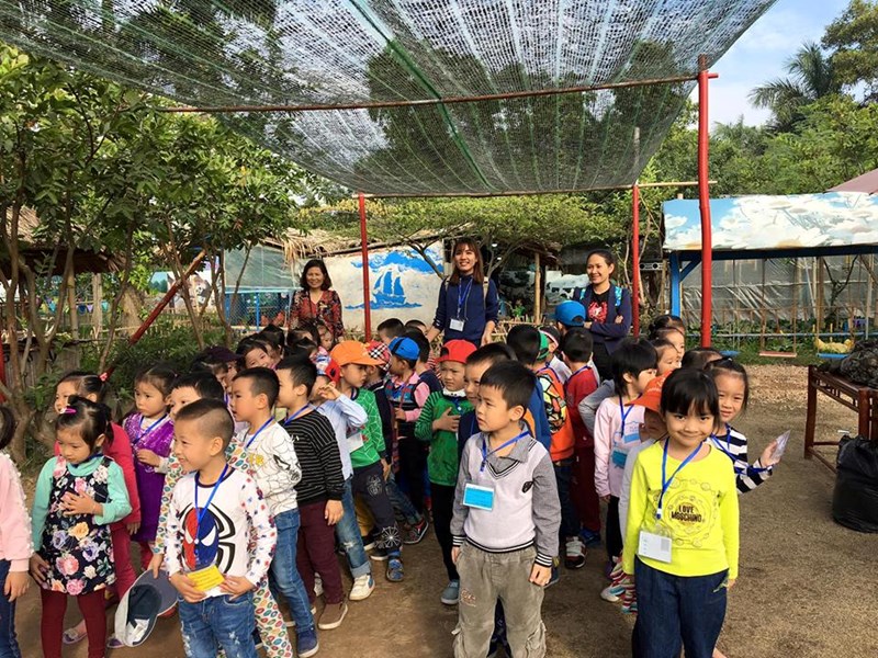 Trường mầm non Thạch Cầu tổ chức cho các con lứa tuổi mẫu giáo đi dã ngoại tại khu trang trại giáo dục Erahouse 2 ở Giang Biên .