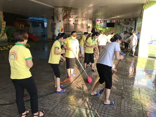 Trường mầm non Thạch Cầu tổ chức tổng vệ sinh toàn trường phòng chống dịch bệnh tháng 7/2019