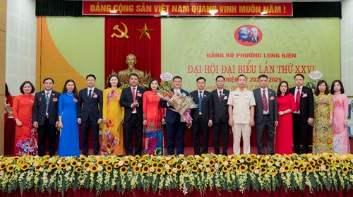 Chi bộ trường mầm non Thạch Cầu tham gia đại hội đại biểu lần thứ XVI của Đảng bộ phường Long Biên