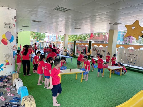 Trường mầm non Thạch Cầu tưng bừng tổ chức chương trình giao lưu các trò chơi vận động cho 100% các bé khối mẫu giáo lớn.