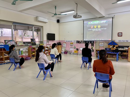Trường mầm non Thạch Cầu tham dự buổi tập huấn trực tuyến “ Lớp bồi dưỡng công tác phòng cháy chữa cháy cho viên chức cơ sở giáo dục công lập trên địa bàn Quận” do Quận ủy Long Biên tổ chức.