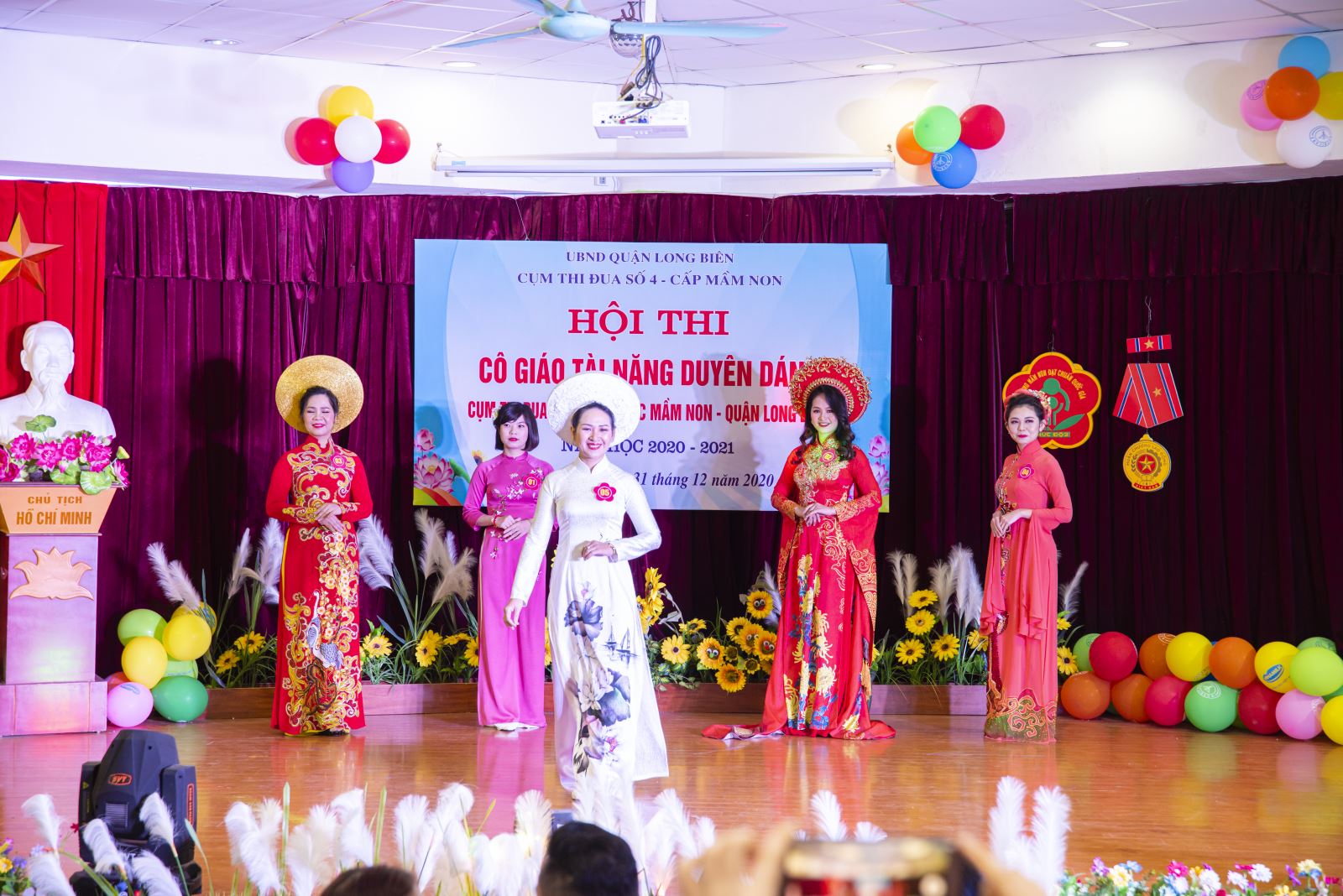 Trường mầm non Thạch Cầu tham gia hội thi “ Cô giáo tài năng duyên dáng” cấp cụm mầm non số 4 quận Long Biên