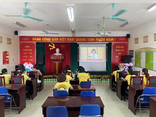 Chi bộ trường mầm non Thạch Cầu tham gia hội nghị học tập và quán triệt 10 chương trình công tác của Thành Ủy Hà Nội